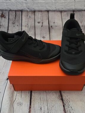 Nike Omni Multi Court Sneakers Size 2
